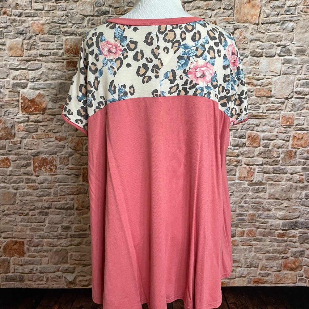 NWT Mauve Colorblock Top - Picture 5 of 6